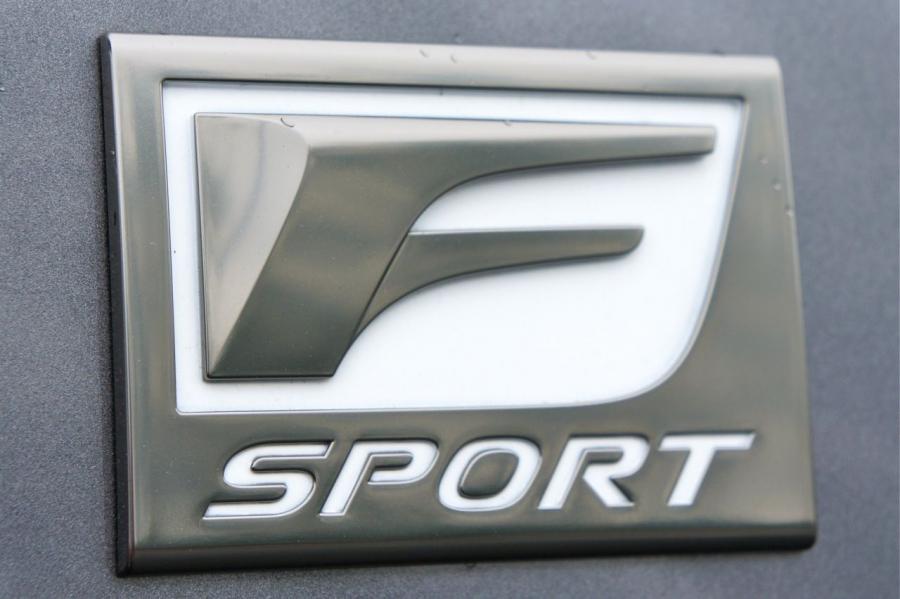  Lexus CT200h F-Sport 2012 года  (фото 8 из 13)